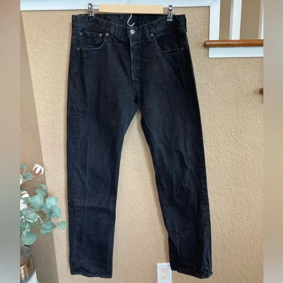 Men’s Levi Strauss 501 Jeans.  Size 33W x 34L. - Picture 3 of 5